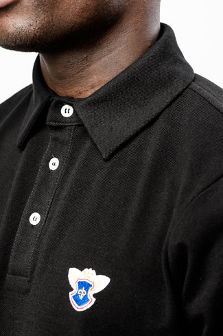 Der Kragen des von Simon Poloshirt ist optimiert und verstärkt, so dass es zu keinem Kräuselns kommt. Dieser Kragen sorgt dafür, dass das Shirt als HEmdersatz getragen werden kann.