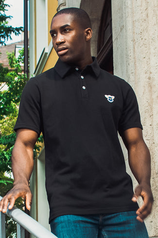 Das von Simon Poloshirt wurde so gestaltet, dass es gerade fällt. Es ist nicht zu sackig aber auch nicht zu eng. Der Schnitt ist für vielfältige Zwecke ausgerichtet.