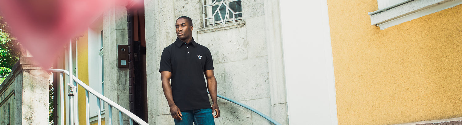 Das elegante schwarze Poloshirt für ihn. Herrschaftliche Anmut erleben.